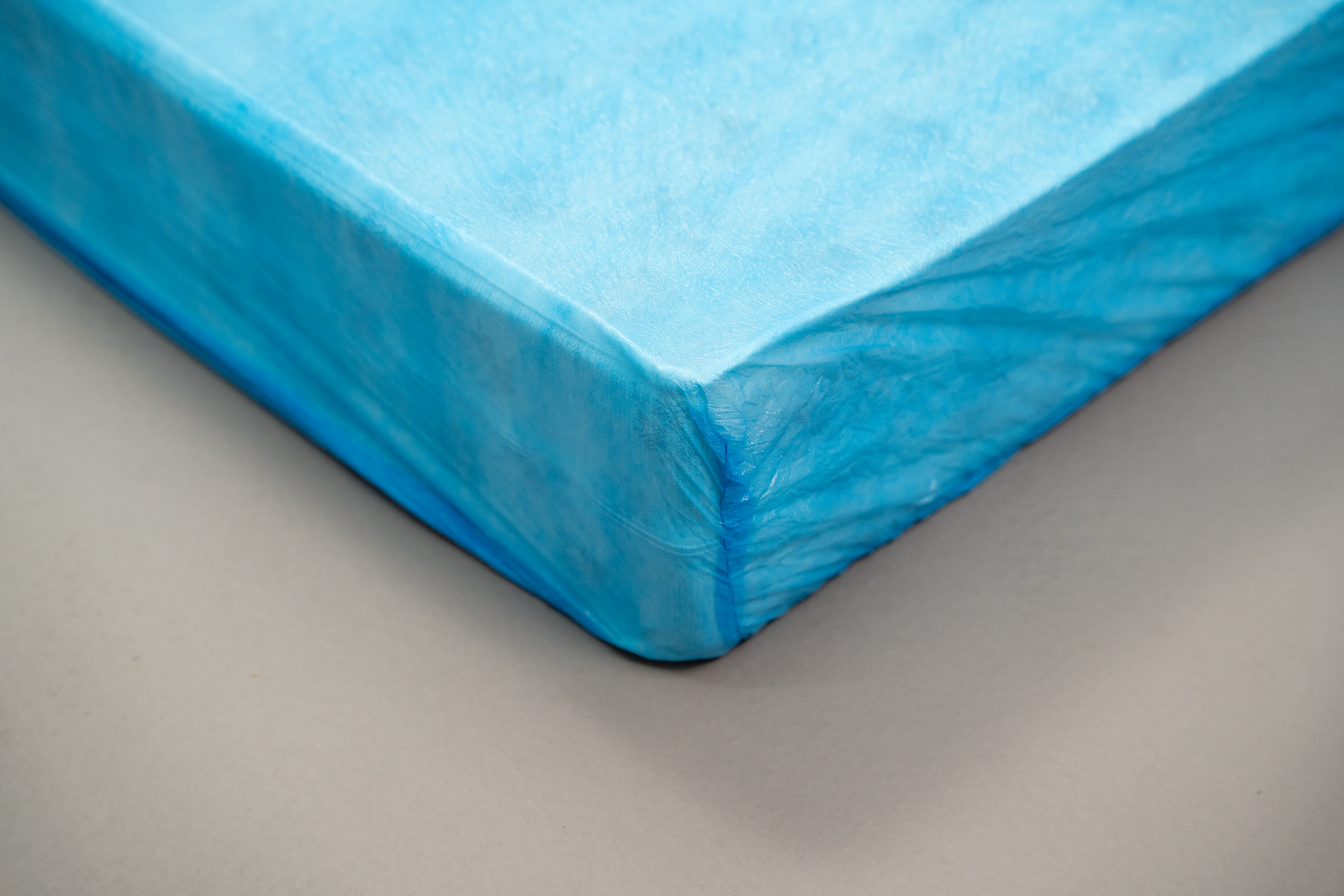 Disposable mattress cover CPE, 210x90cm
100 pcs/PU/pallet 30 PU
Film thickness: 0.03mm, 52g per pieces
Underpacked with 10 pieces each in a polybag, individually fixed with 2 rubbers
Minimum order: 1 unit/100 pieces