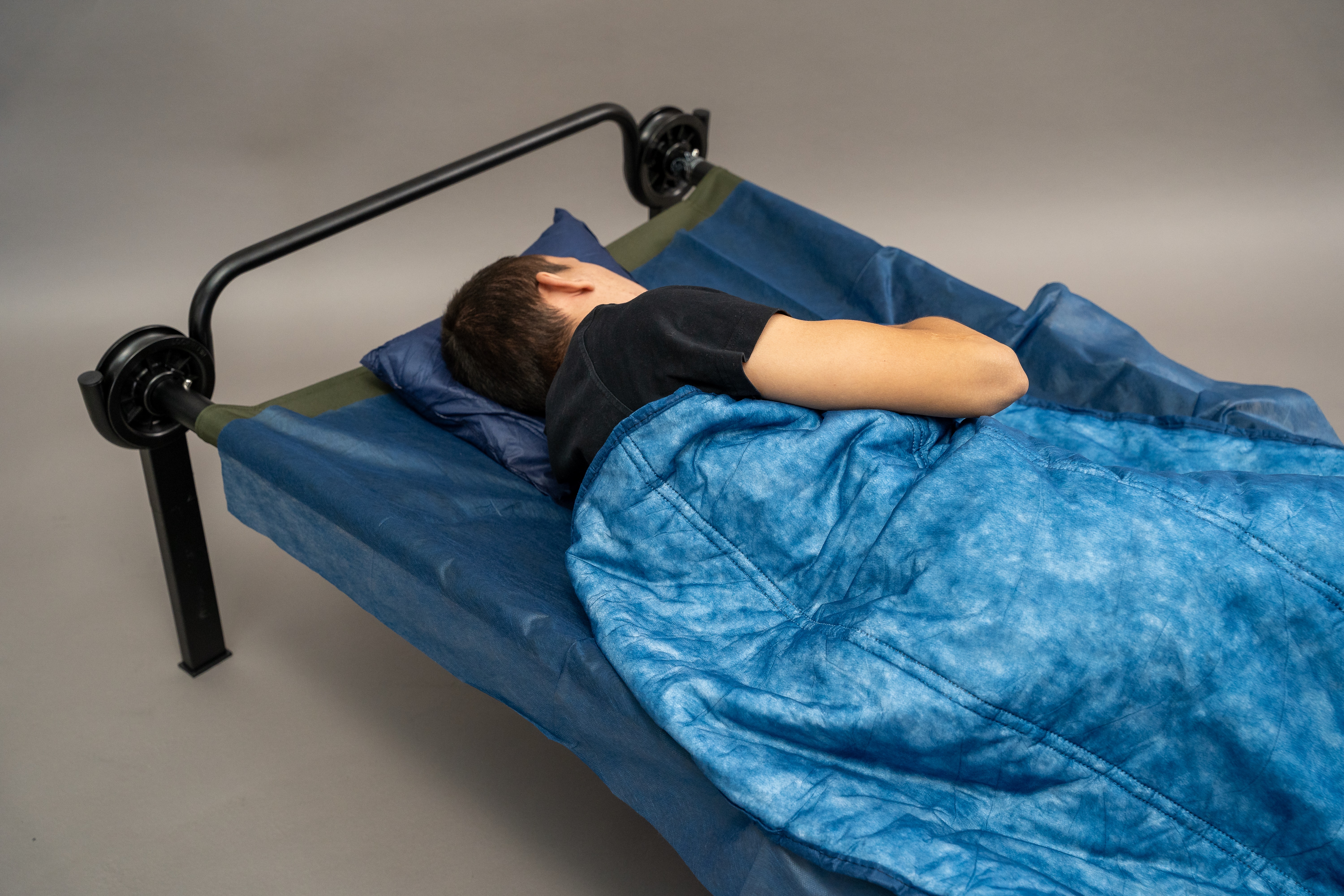 Disaster Relief Bedding Kit Premium blue
Disposable blanket approx. 500g, 190x110cm cotton filling 
Disposable sheet 200x100cm
Disposable pillow approx. 210g, 40x40cm
Individually hygienic and space-saving packed in a polybag


-Natural Disasters
-Epidemics and Pandemics
-Emergency Camps
